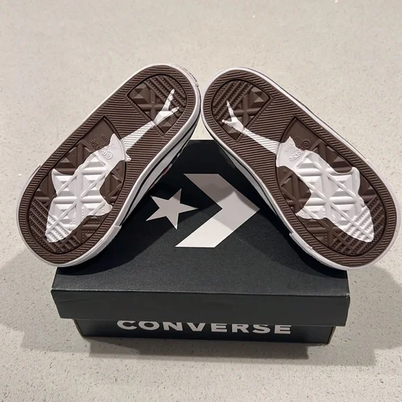 NWT Shark 🦈 Print Converse - Picture 5 of 6